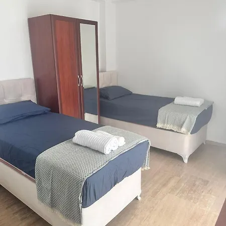 2 Bedroom Renovated Lägenhet